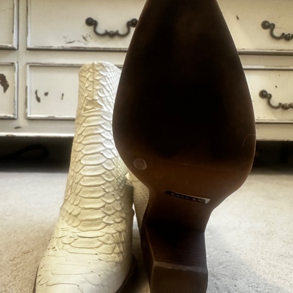 Women’s Leather White Boots - Picture 3 of 4